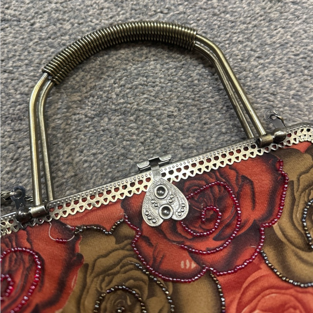 Unique Vintage Chic Floral Embroidered Handbag with Metal Frame - Picture 5 of 8